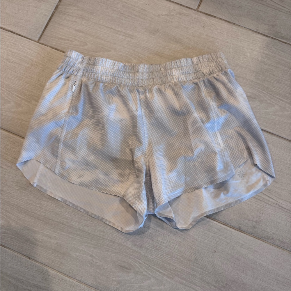 Athleta Printed Hustle 3" Shorts, XS, in Gray and White tie dye